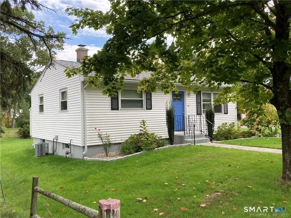 a view of a house with a backyard