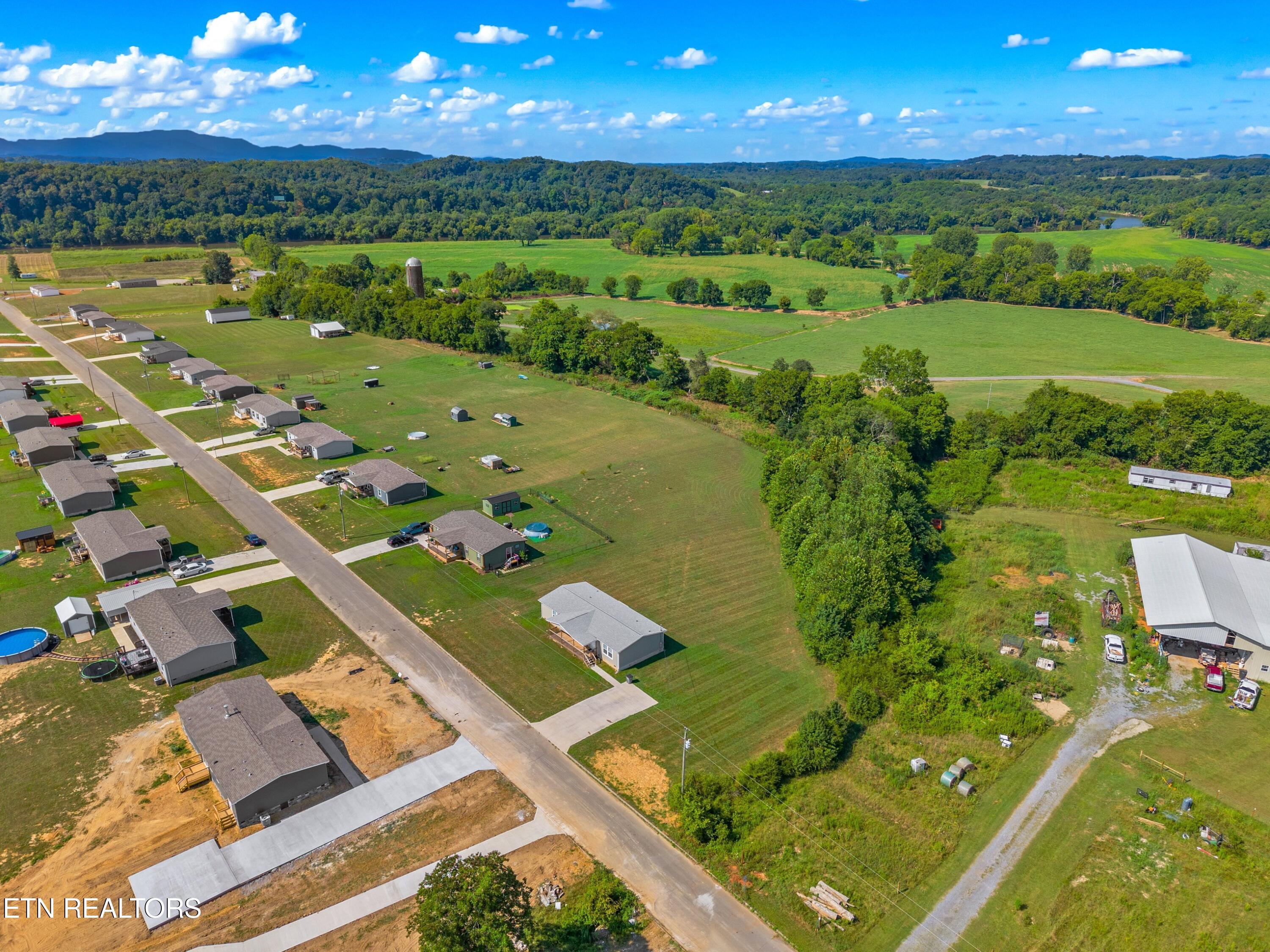 1516 River Path Morristown, TN 37813 - Photo 27 of 29 028-1516RiverPath-Morristown-TN-37813-SM
