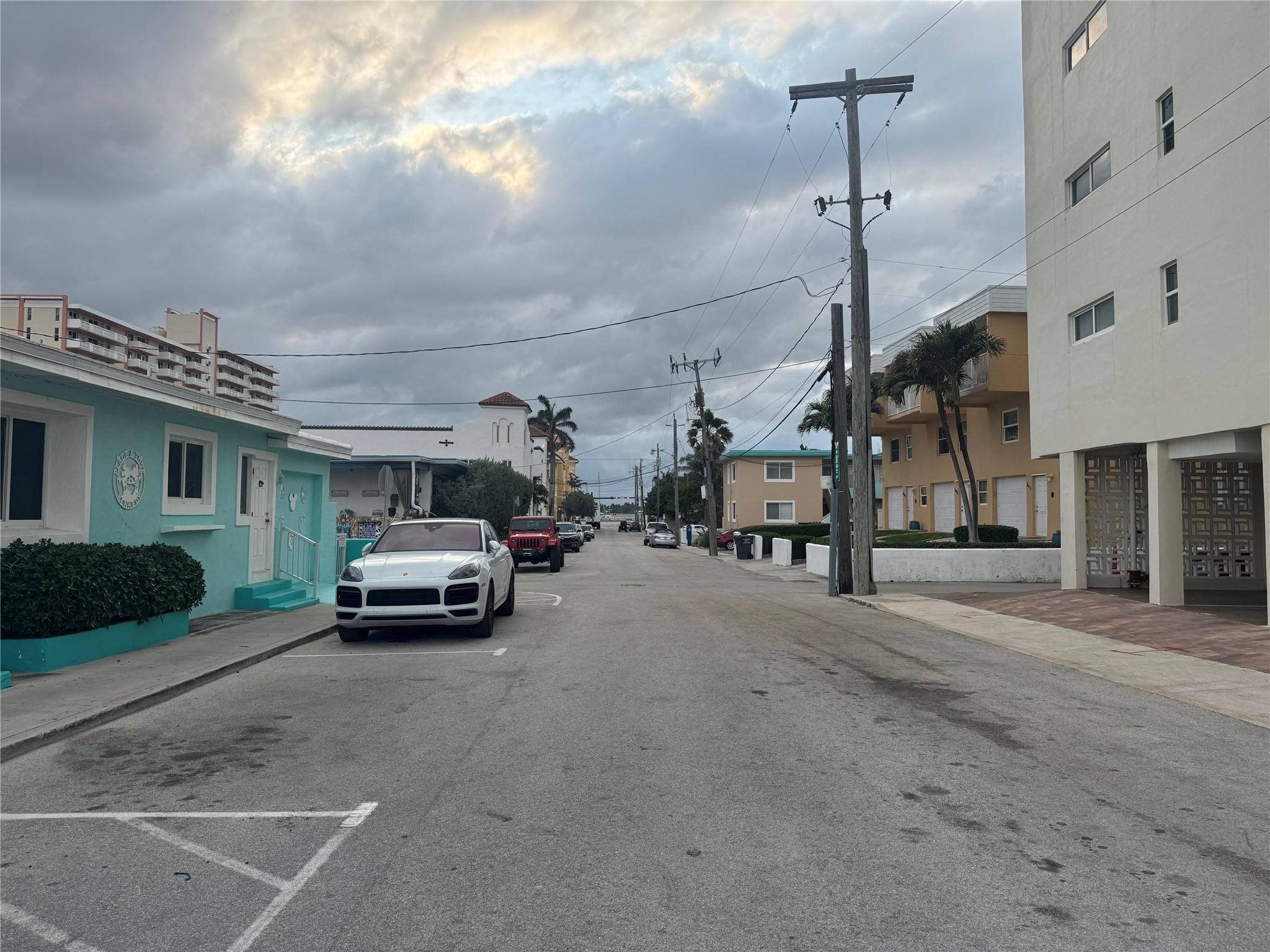 323 Monroe Street, Unit 2 Hollywood, FL 33019 - Photo 17 of 31 Photo 17