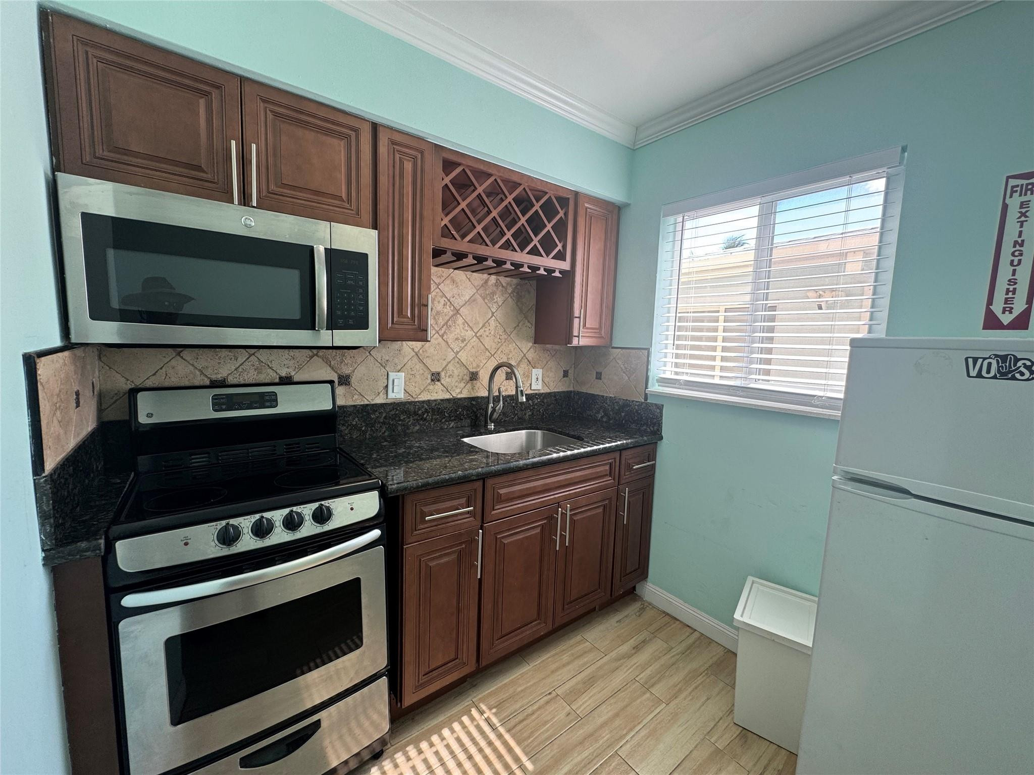 323 Monroe Street, Unit 2 Hollywood, FL 33019 - Photo 22 of 31 Photo 22