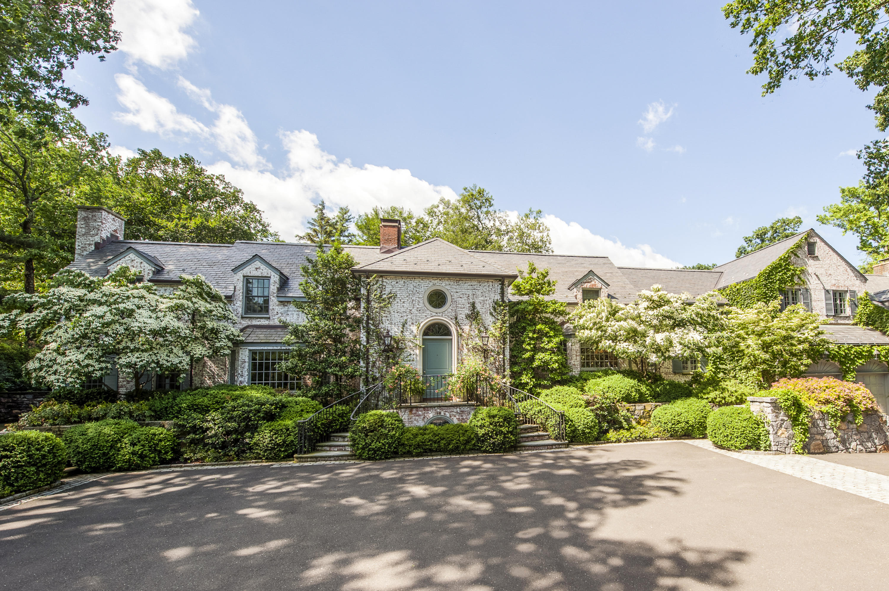 29 Sunswyck Road Darien, CT 06820 - Photo 1 of 59 a front view of a house with a garden