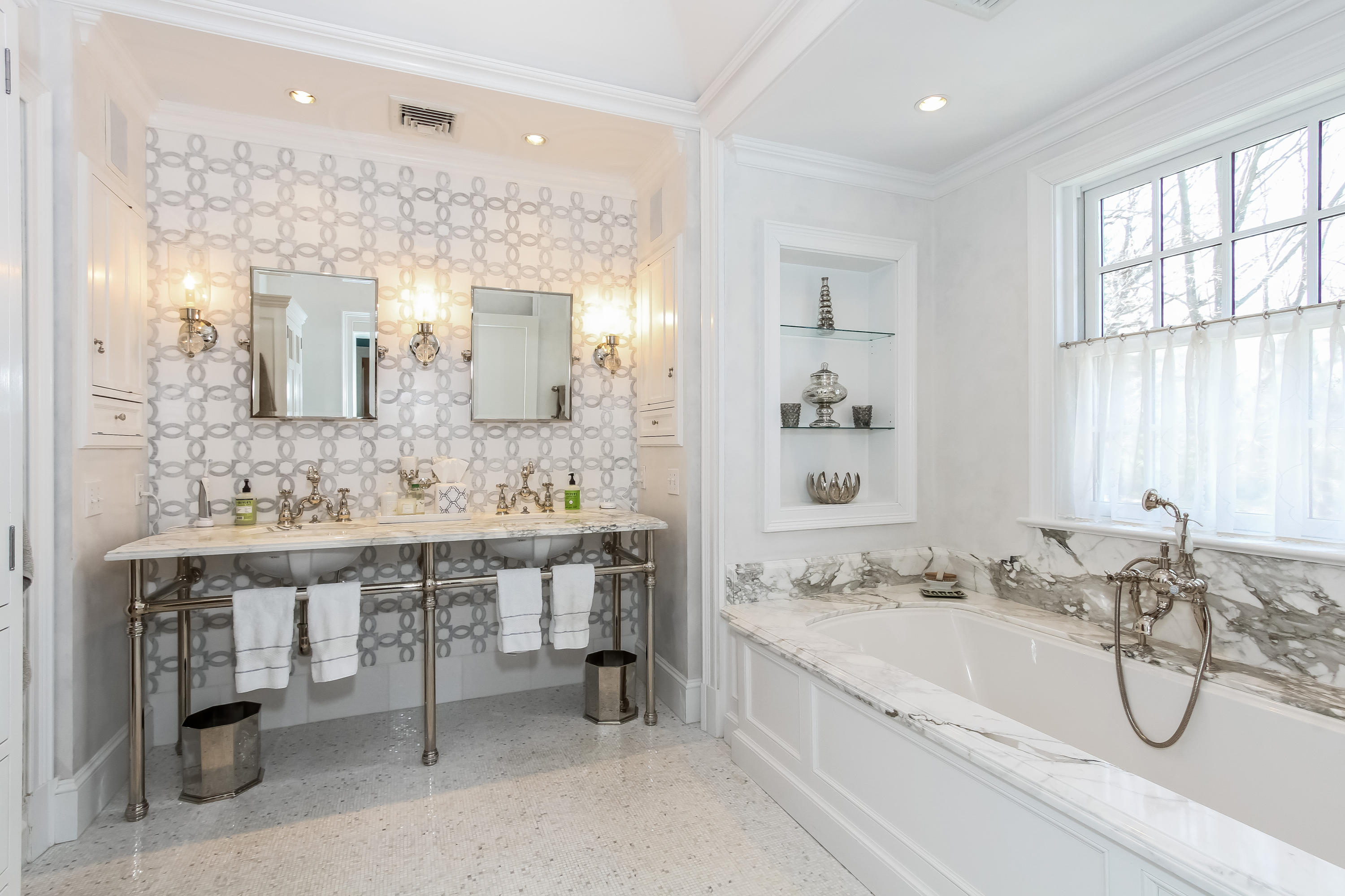 29 Sunswyck Road Darien, CT 06820 - Photo 33 of 59 a spacious bathroom with a double vanity sink mirror and bathtub
