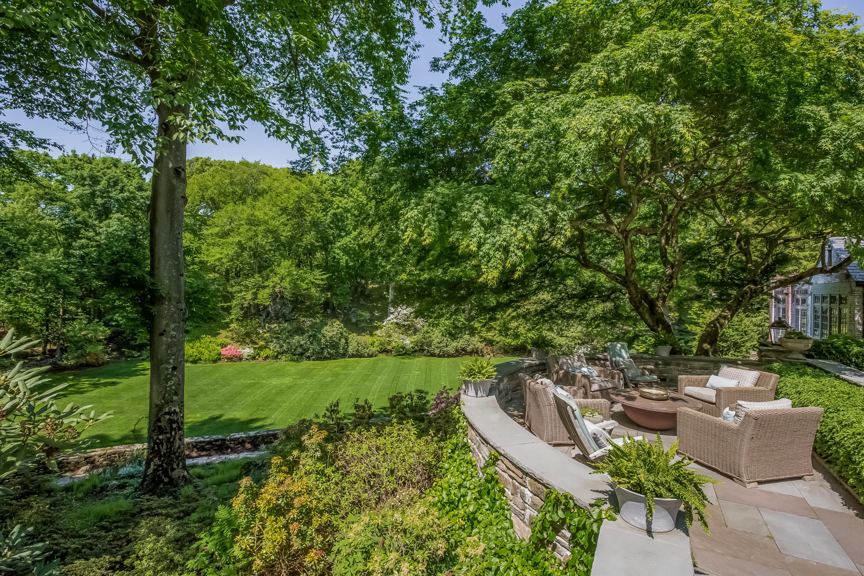 29 Sunswyck Road Darien, CT 06820 - Photo 46 of 59 a view of a garden with plants