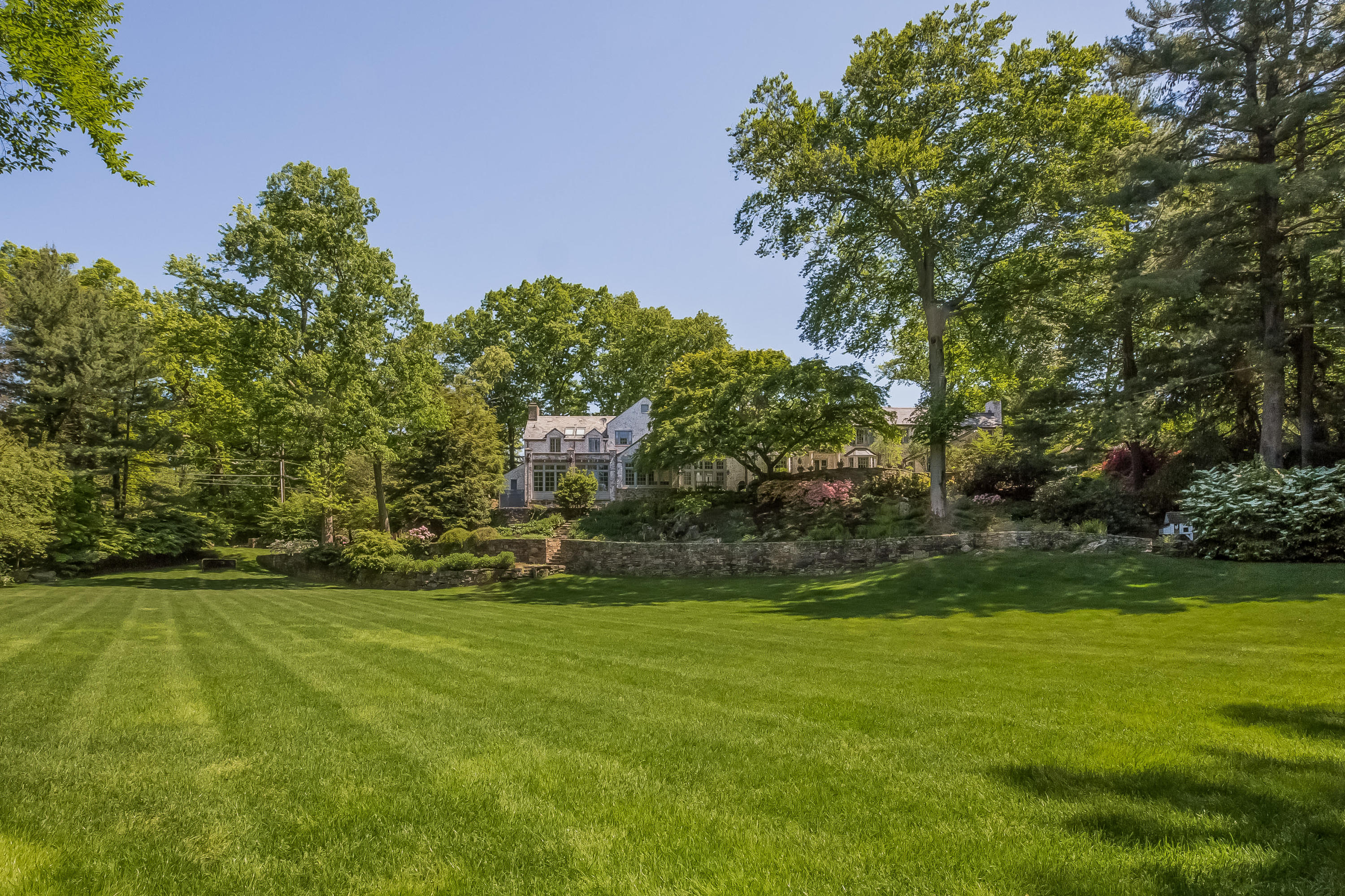29 Sunswyck Road Darien, CT 06820 - Photo 49 of 59 049-photo-lawn-1733365