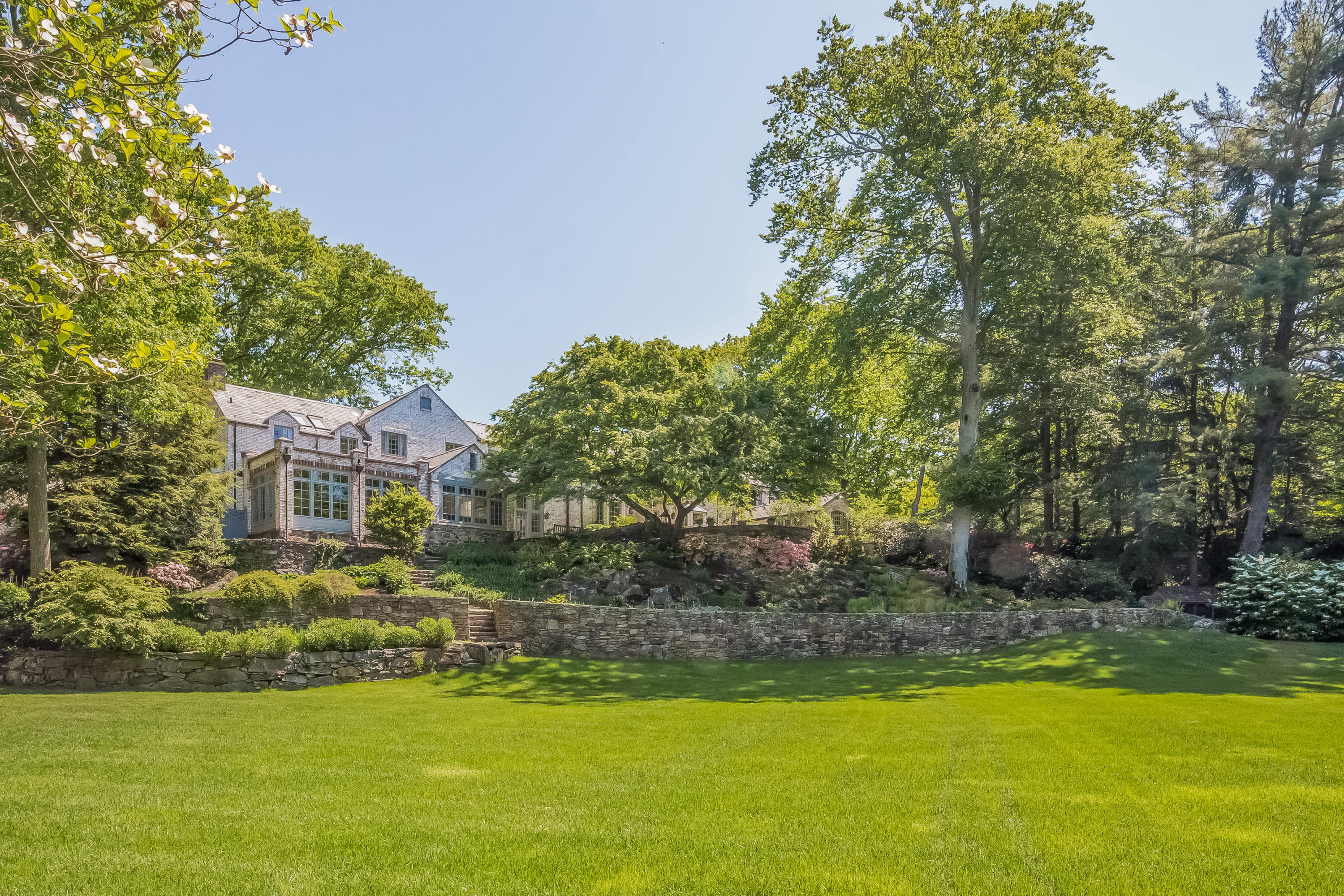 29 Sunswyck Road Darien, CT 06820 - Photo 50 of 59 050-photo-lawn-1733363