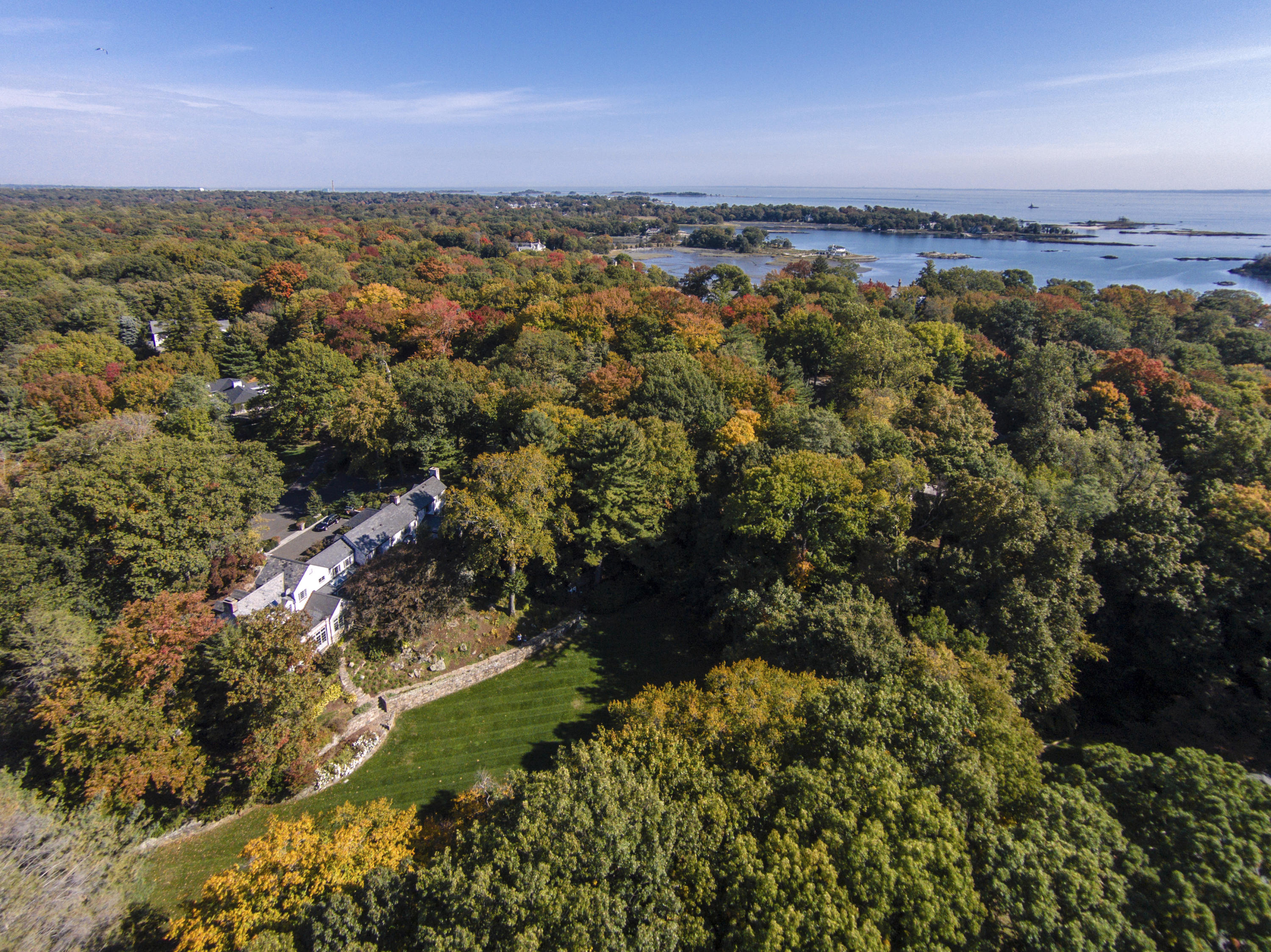 29 Sunswyck Road Darien, CT 06820 - Photo 56 of 59 a view of a city