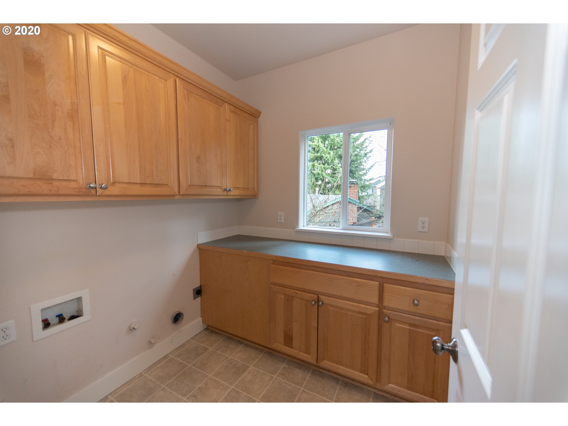 909 South 67th Street Springfield, OR 97478 - Photo 12 of 27
