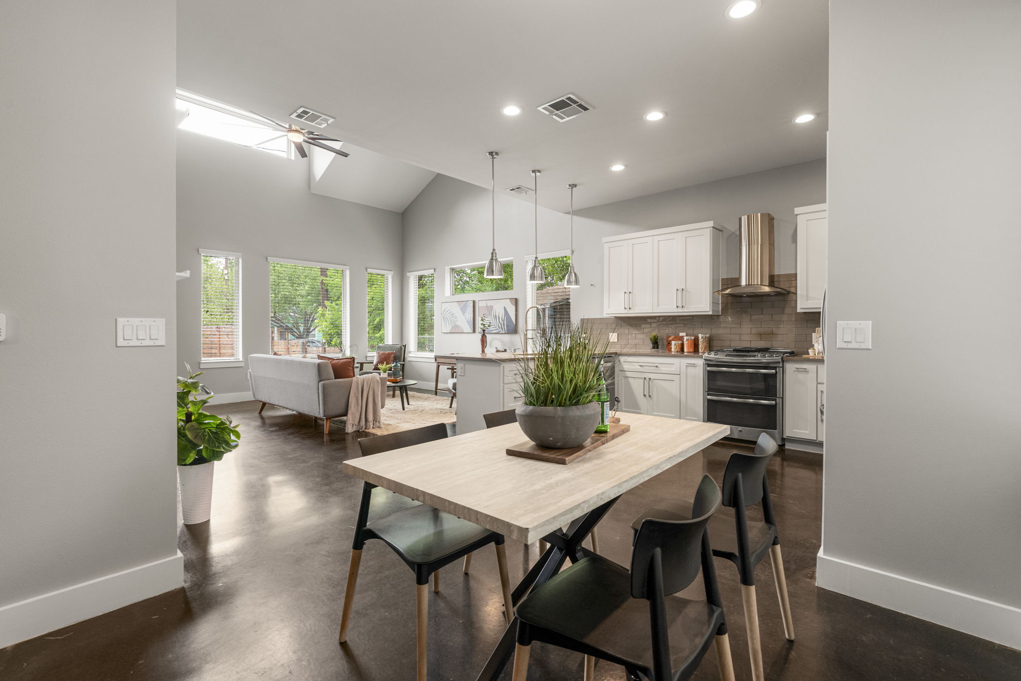 5204 Samuel Huston Avenue, Unit A Austin, TX 78721 - Photo 18 of 38 Dining area