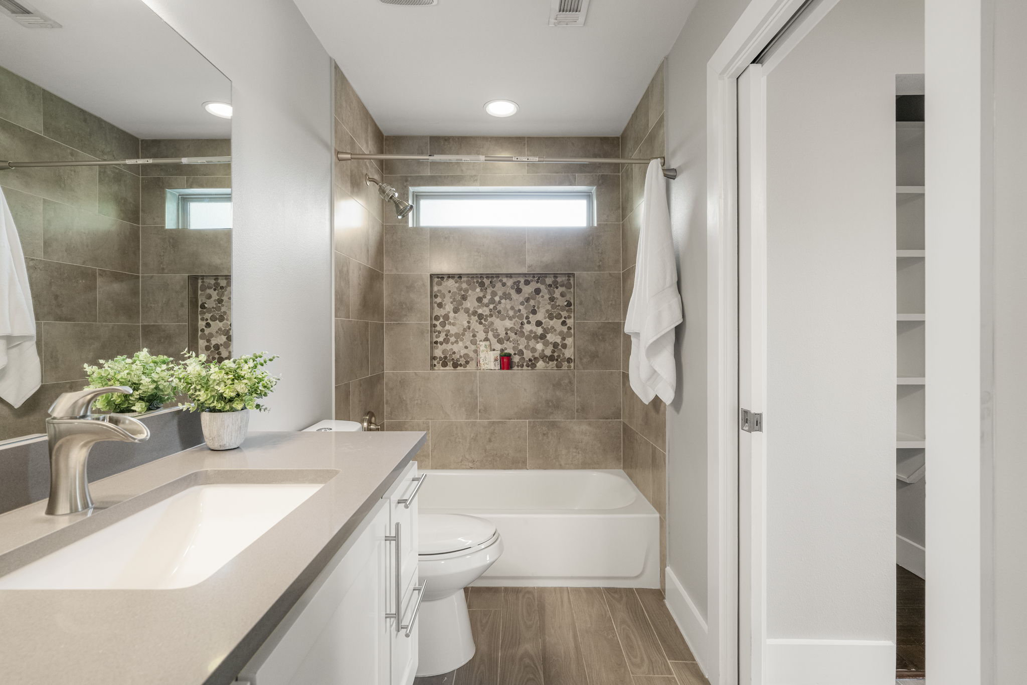 5204 Samuel Huston Avenue, Unit A Austin, TX 78721 - Photo 30 of 38 Full bath upstairs