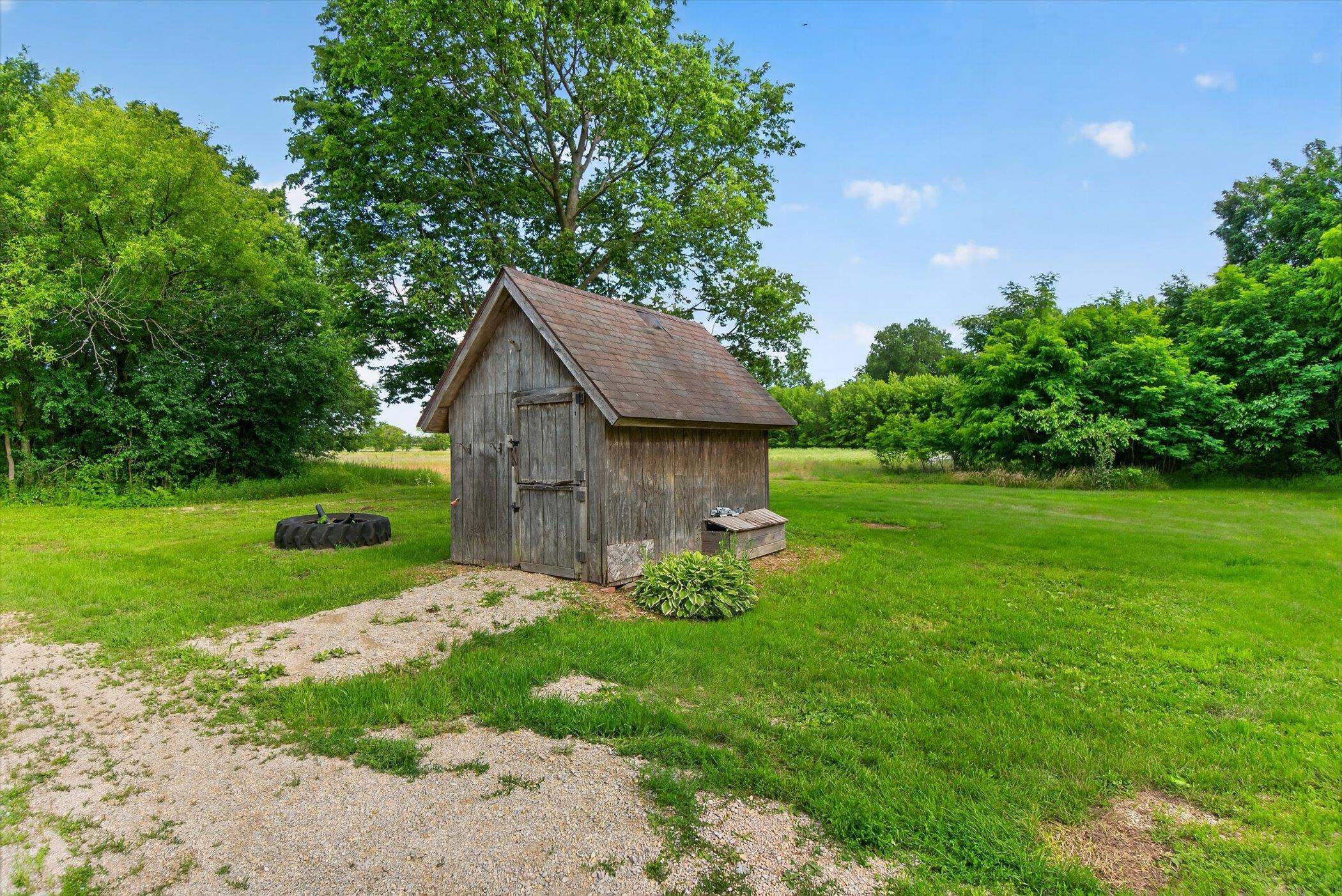 4437 South Oakley Road Janesville, WI 53546 - Photo 33 of 40