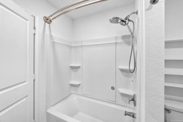 $1,995 | 401 Alta Vista Terrace, Seguin, TX 78155