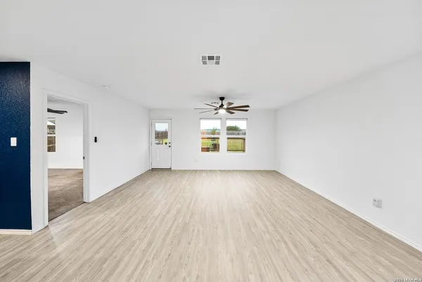 $1,995 | 401 Alta Vista Terrace, Seguin, TX 78155