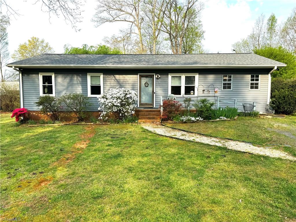 139 Parker Road Mocksville, NC 27028 - Photo 1 of 14 Front of house