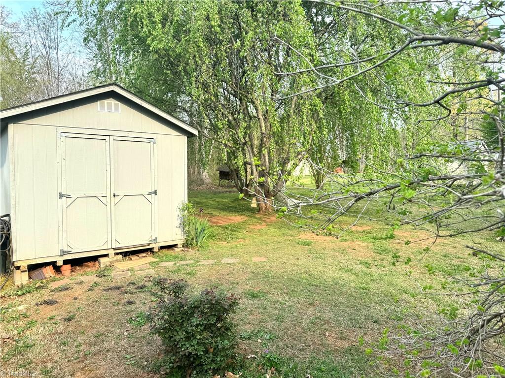 139 Parker Road Mocksville, NC 27028 - Photo 13 of 14 Shed building 1