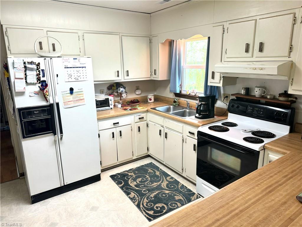 139 Parker Road Mocksville, NC 27028 - Photo 3 of 14 Kitchen