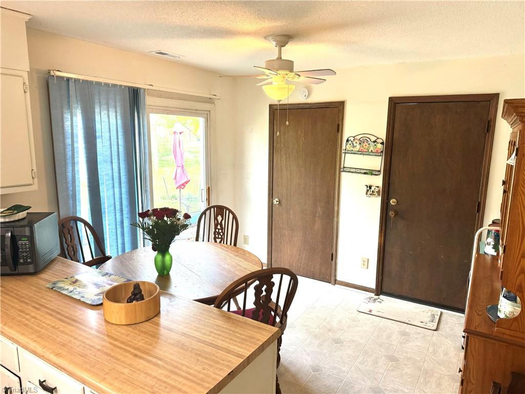 139 Parker Road Mocksville, NC 27028 - Photo 4 of 14 Dining area