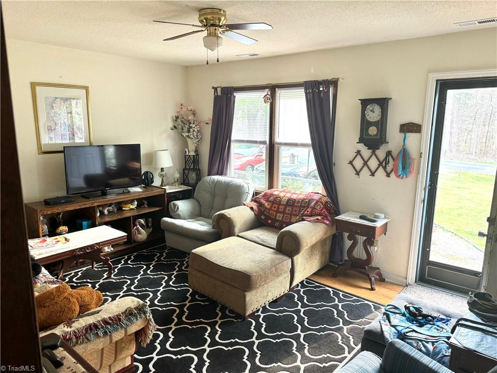 139 Parker Road Mocksville, NC 27028 - Photo 5 of 14 Living Room