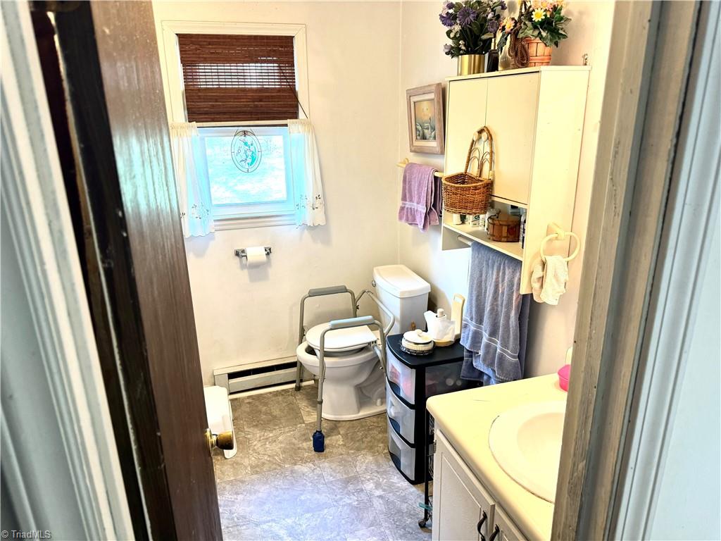 139 Parker Road Mocksville, NC 27028 - Photo 10 of 14 Bathrooom