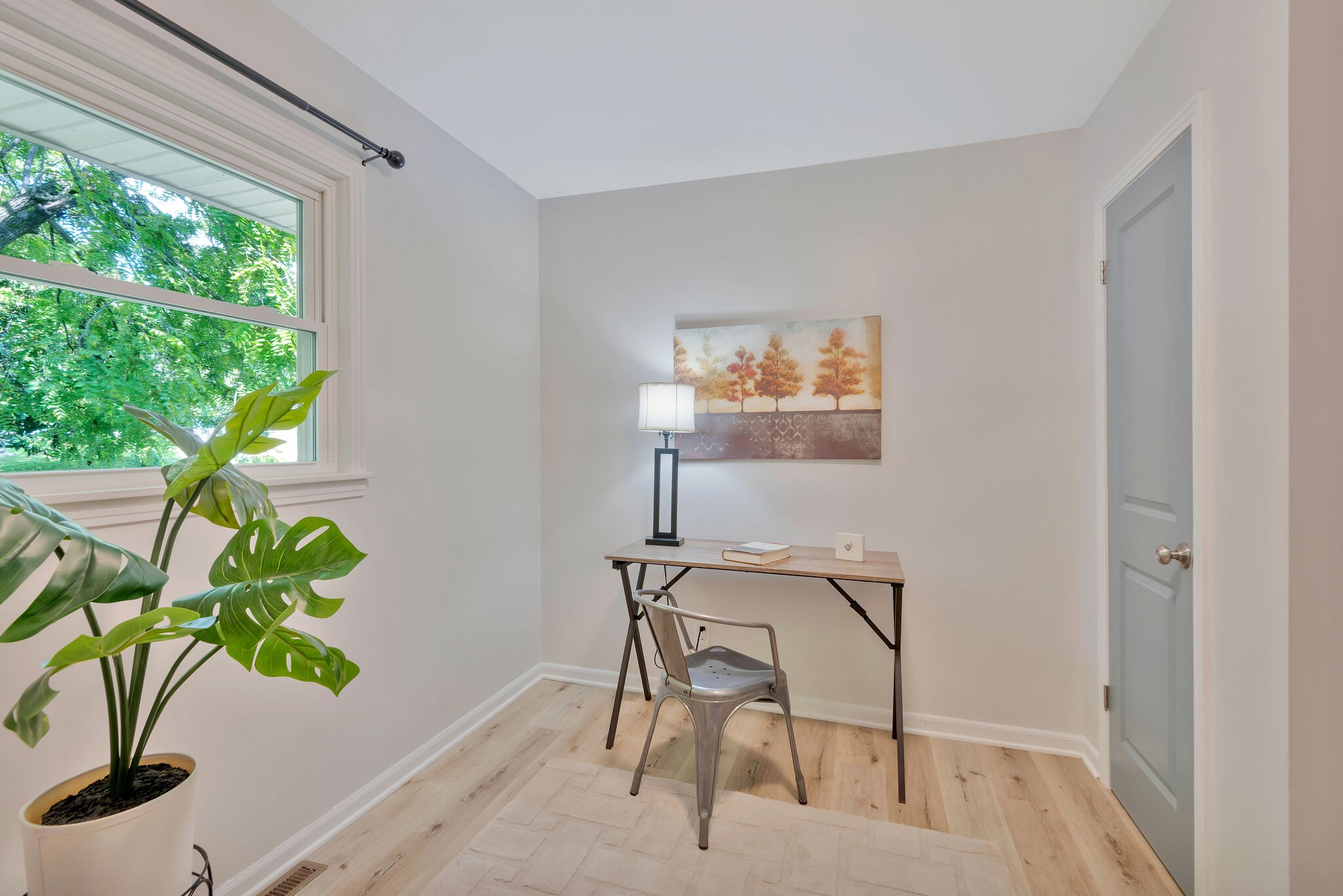 212 Pump Hill Road Dickson, TN 37055 - Photo 17 of 27 a vase of flowers sitting on a table