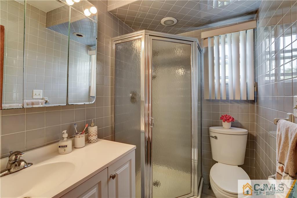 149 East Hill Road Colonia, NJ 07067 - Photo 15 of 27 Gallery Image 15
