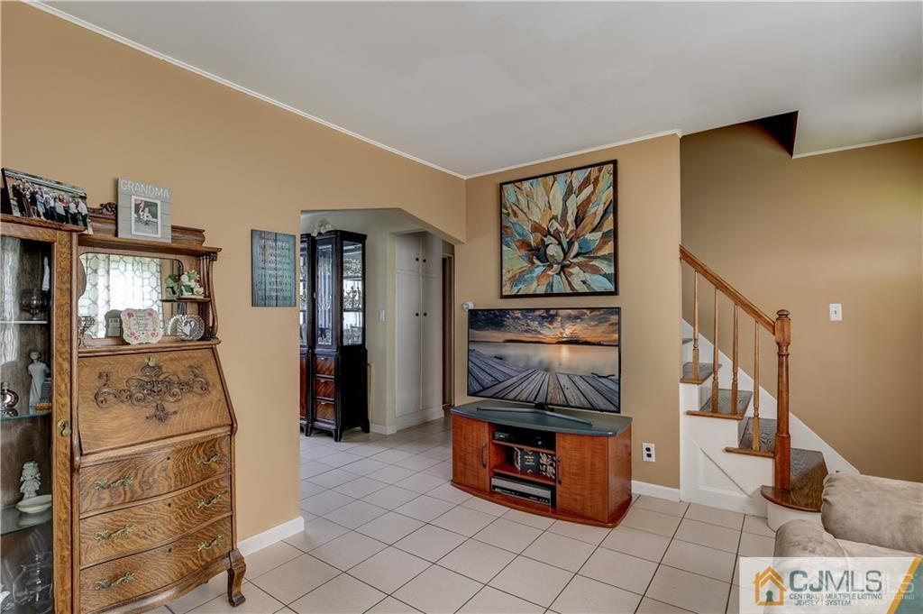 149 East Hill Road Colonia, NJ 07067 - Photo 4 of 27 Gallery Image 4