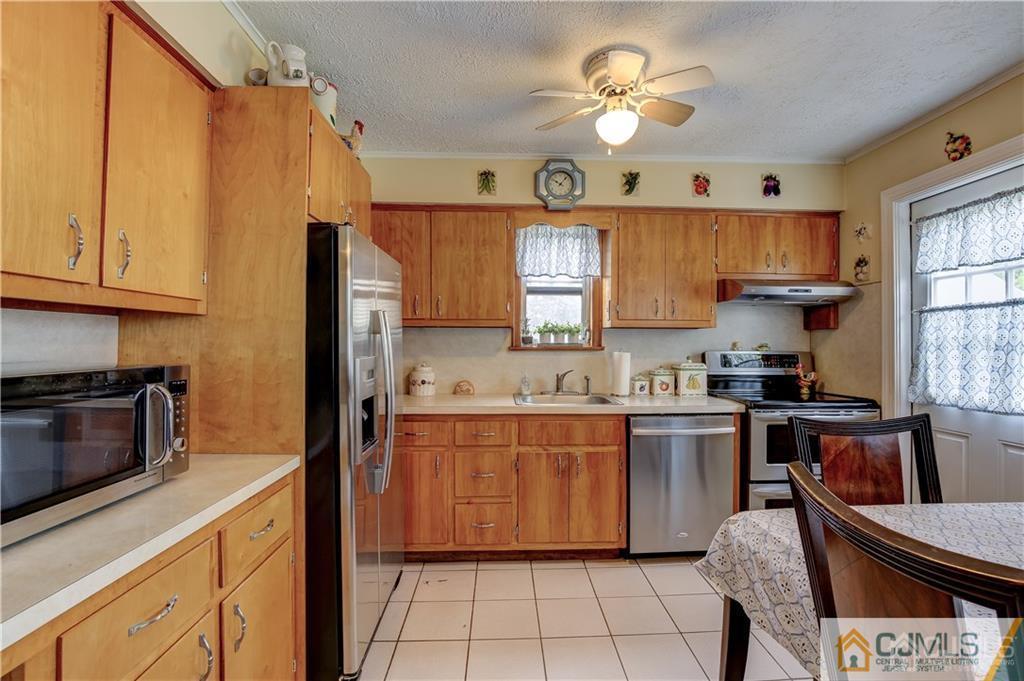 149 East Hill Road Colonia, NJ 07067 - Photo 8 of 27 Gallery Image 8