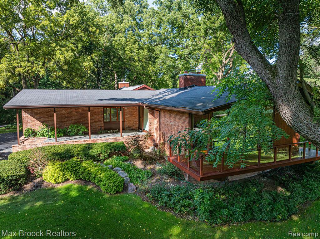1065 Greentree Road Bloomfield Hills, MI 48304 - Photo 2 of 29 Gallery Image 2