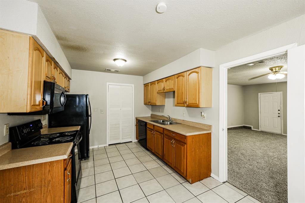 218 Long Shadow Lane Mesquite, TX 75149 - Photo 6 of 15 a kitchen with stainless steel appliances granite countertop a stove and a sink