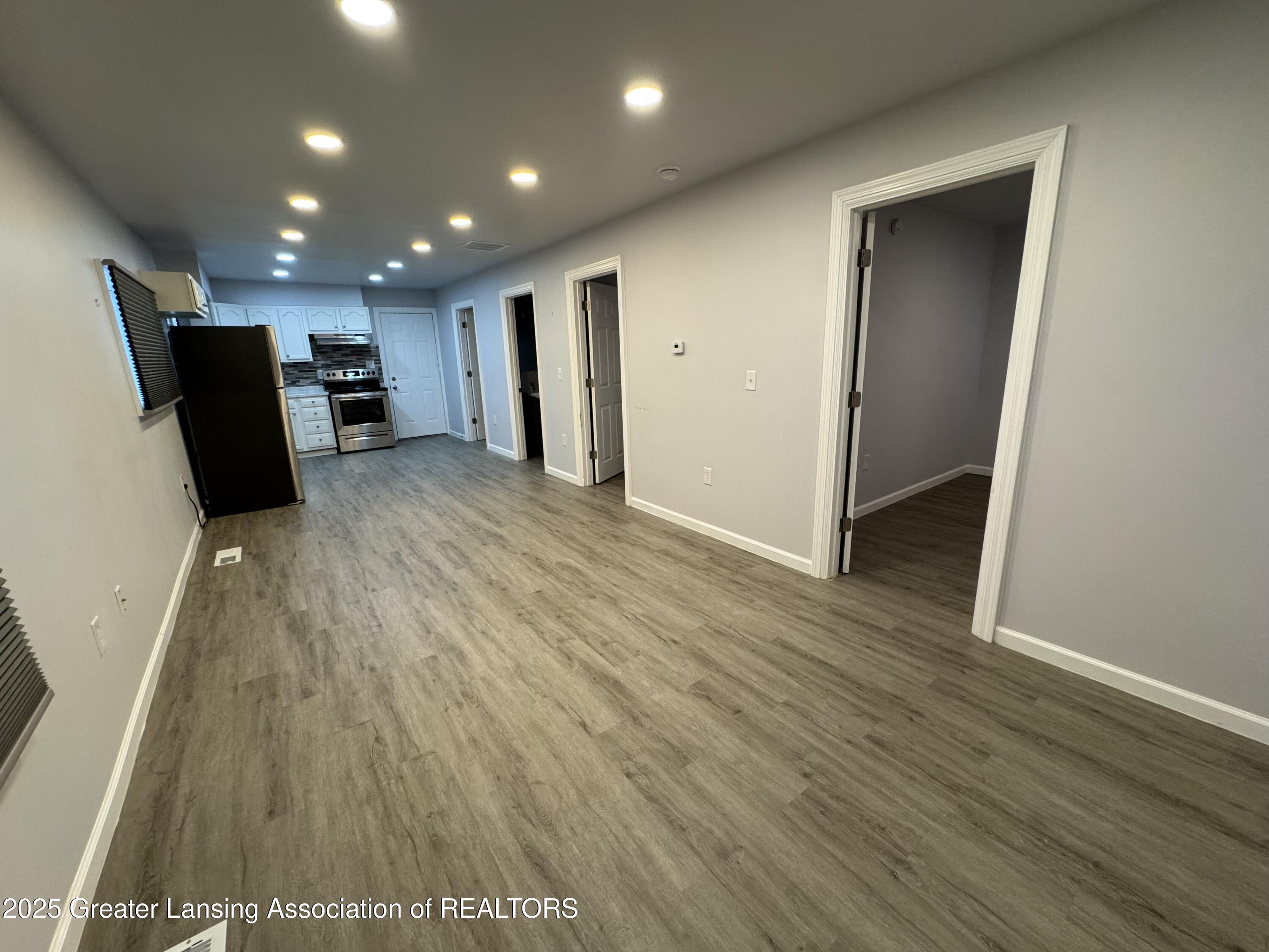 6819 Richard Road Lansing, MI 48911 - Photo 9 of 23 IMG_6854
