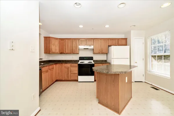 $434,950 | 7704 English Oak Circle, Unit 10, Elkridge, MD 21075