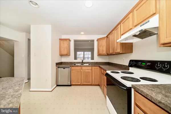 $434,950 | 7704 English Oak Circle, Unit 10, Elkridge, MD 21075