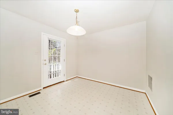 $434,950 | 7704 English Oak Circle, Unit 10, Elkridge, MD 21075