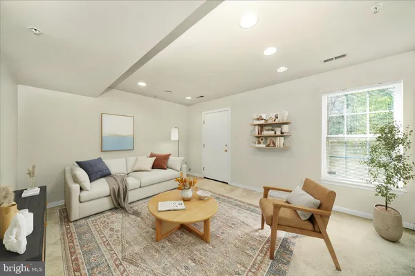 $434,950 | 7704 English Oak Circle, Unit 10, Elkridge, MD 21075