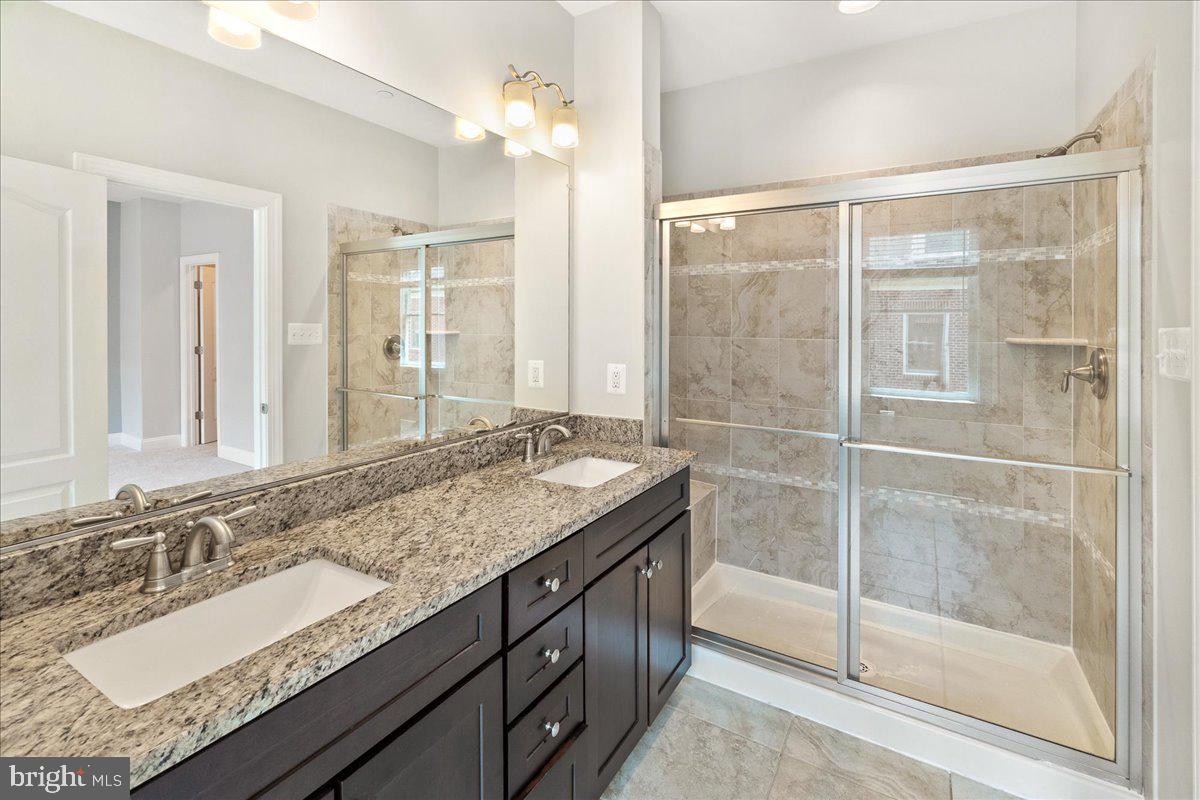 6 Maxwell Square Frederick, MD 21701 - Photo 22 of 46 Primary En-Suite Bath