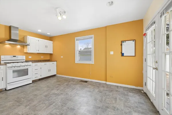 $325,000 | 2904 Stork Court, Rolling Meadows, IL 60008
