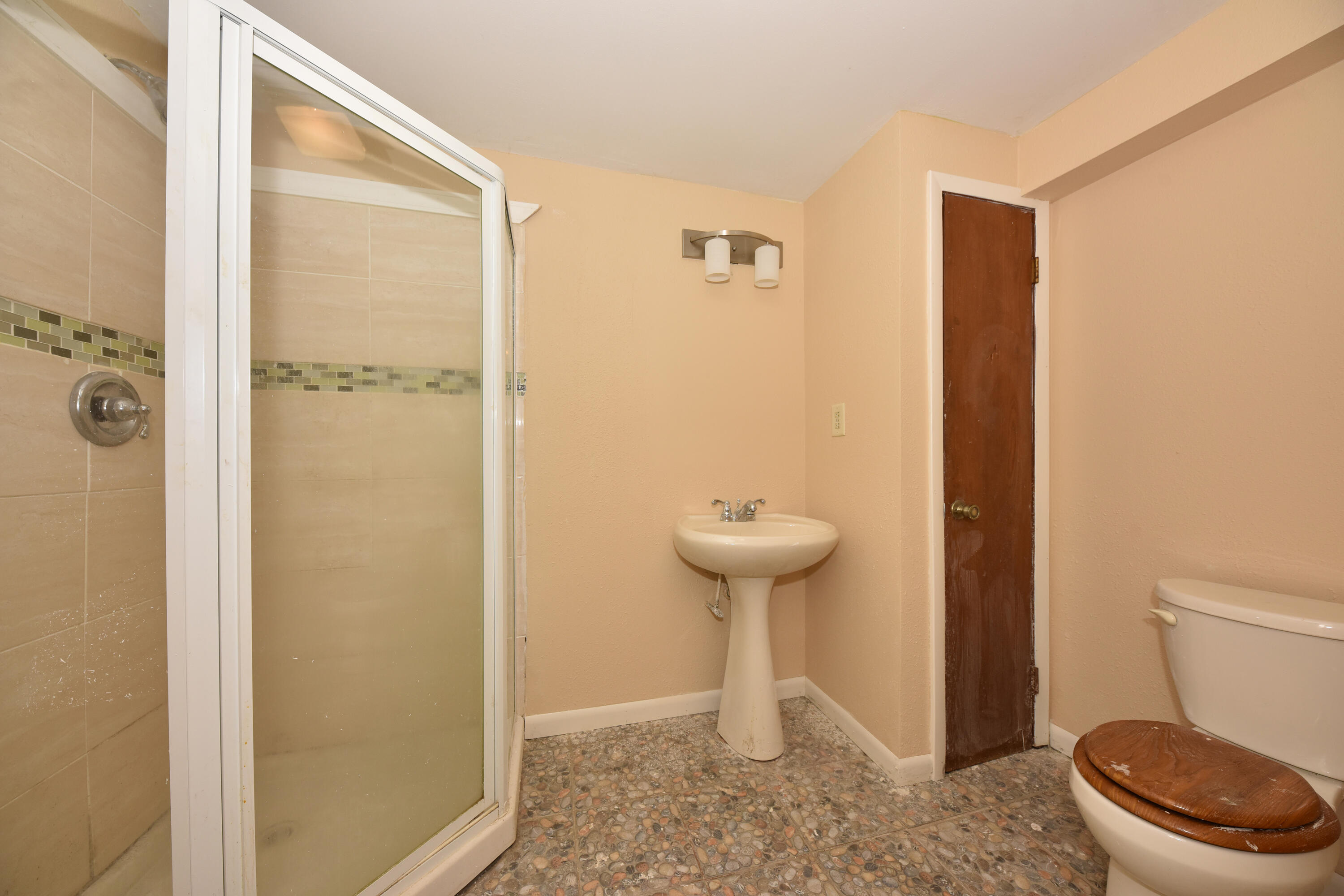 3910 West Calumet Road Brown Deer, WI 53209 - Photo 27 of 40 Basement bath