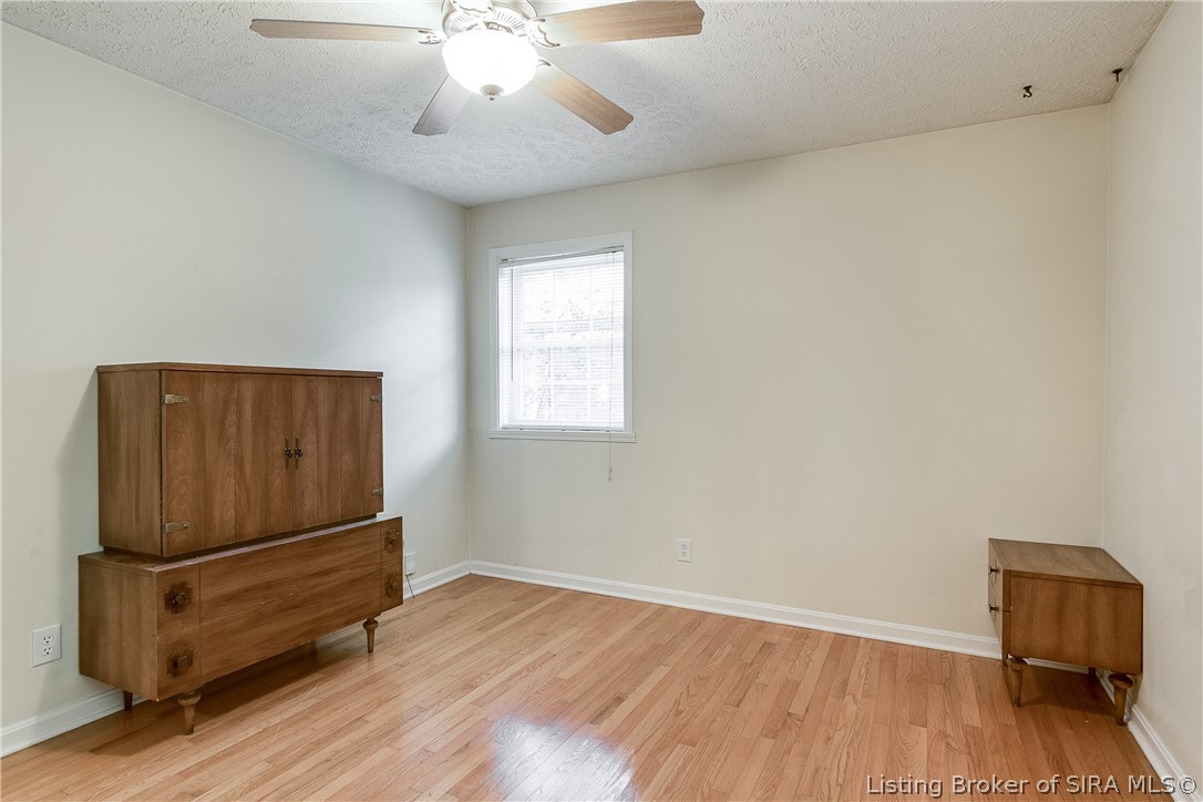 408 Hemlock Road Jeffersonville, IN 47130 - Photo 16 of 26 Gallery Image 16