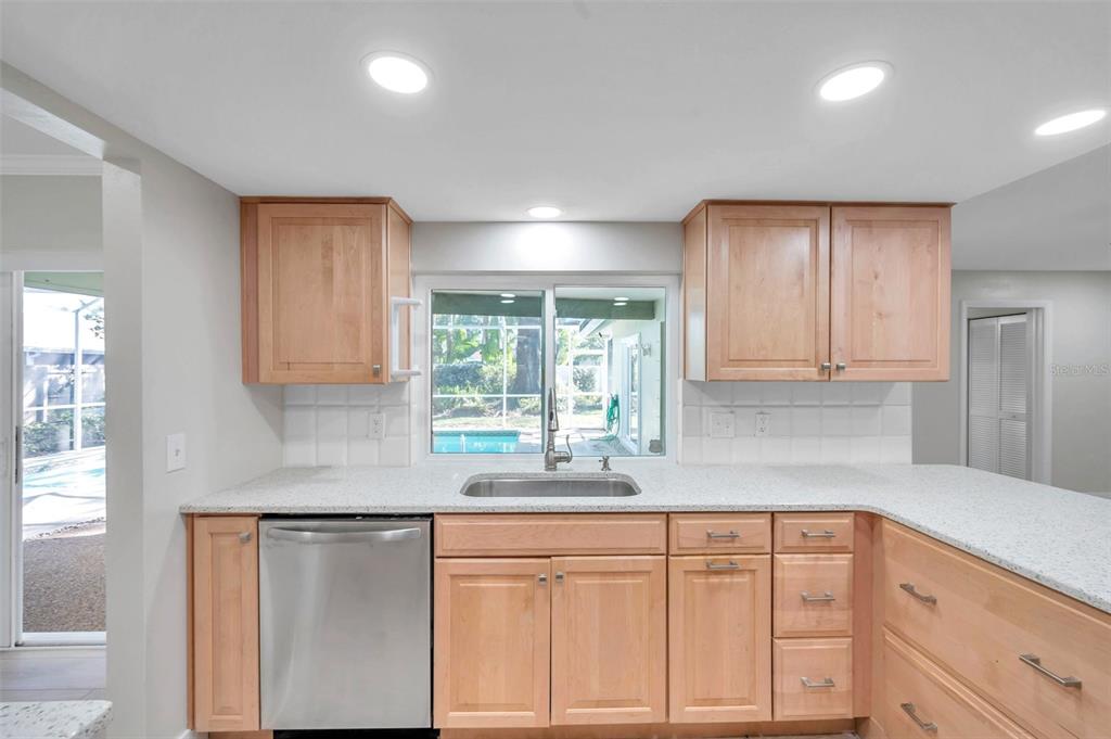 8789 Maplewood Road Seminole, FL 33777 - Photo 18 of 73