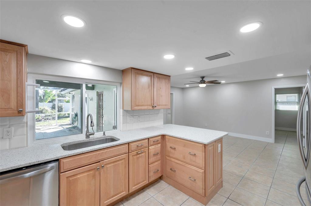 8789 Maplewood Road Seminole, FL 33777 - Photo 19 of 73