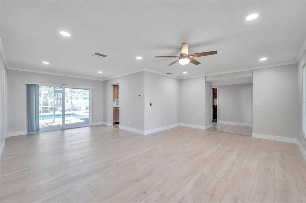 8789 Maplewood Road Seminole, FL 33777 - Photo 6 of 73