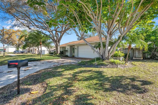 $3,950 | 8789 Maplewood Road, Seminole, FL 33777