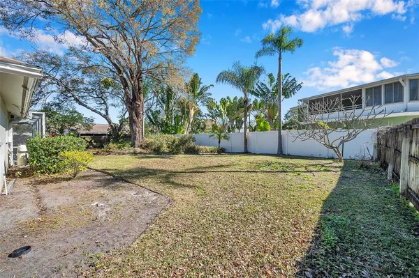 $3,950 | 8789 Maplewood Road, Seminole, FL 33777