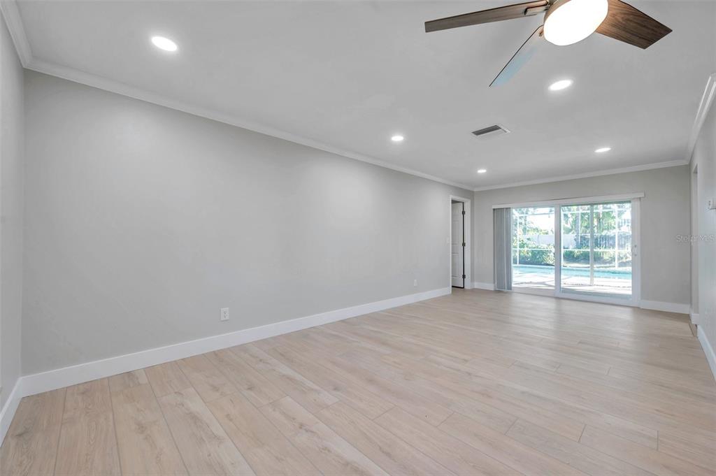 8789 Maplewood Road Seminole, FL 33777 - Photo 7 of 73