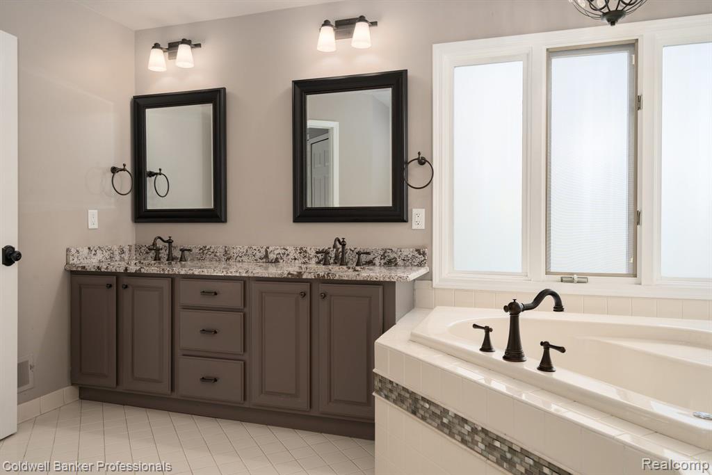 1287 Muirwood Court Rochester Hills, MI 48306 - Photo 24 of 44