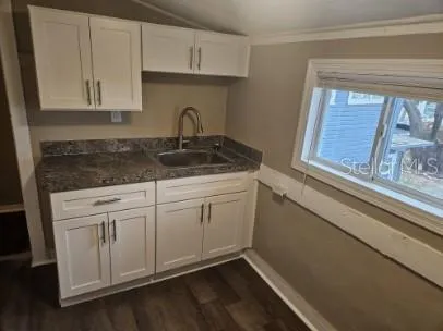 $995 | 318 East Tarpon Avenue, Unit 4, Tarpon Springs, FL 34689