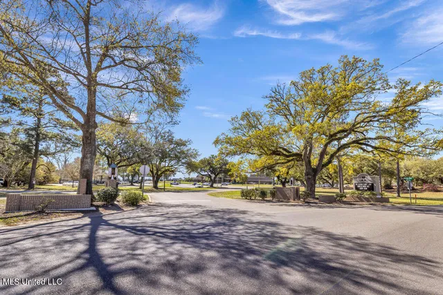 $225,500 | 204 Fairway Villas, Diamondhead, MS 39525