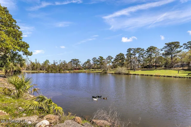 $225,500 | 204 Fairway Villas, Diamondhead, MS 39525