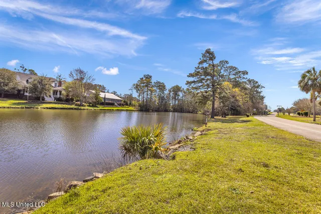 $225,500 | 204 Fairway Villas, Diamondhead, MS 39525