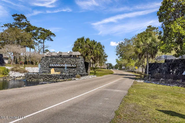 $225,500 | 204 Fairway Villas, Diamondhead, MS 39525