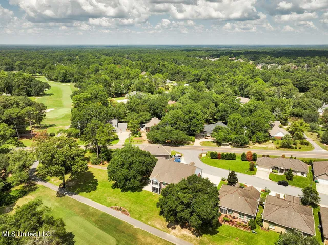 $225,500 | 204 Fairway Villas, Diamondhead, MS 39525